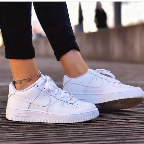 white nike af1 in women's